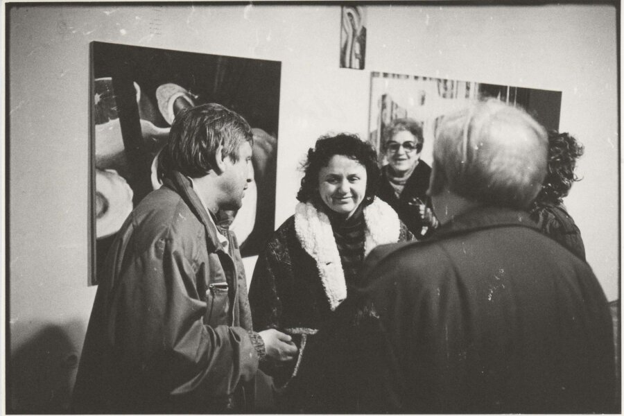 uprostřed Dana Chatrná